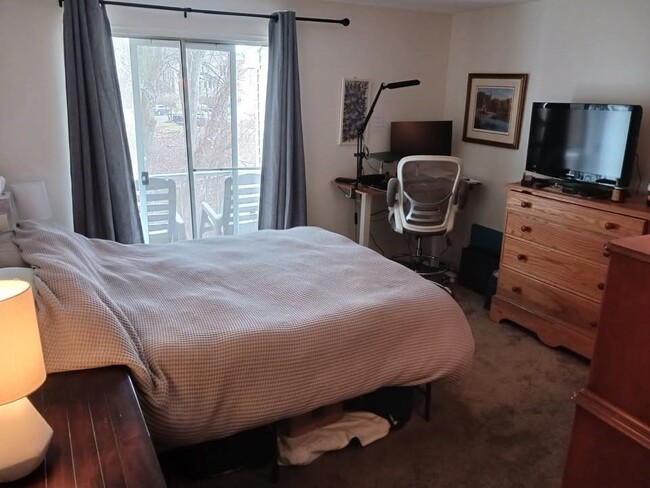 Building Photo - 10 Squire Ct