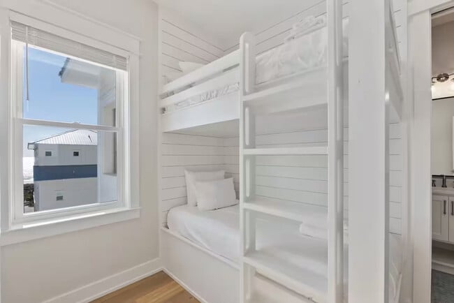 Building Photo - 107 Benicia Pl