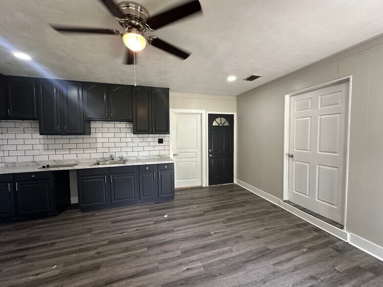 Building Photo - 429 Ventura Ave