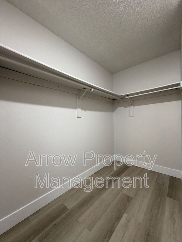 Building Photo - 2350 N 44th St