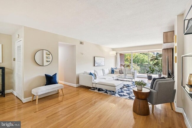 Building Photo - 1300 Army Navy Dr