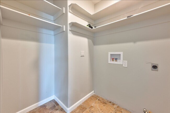 Building Photo - 880 La Terraza Blvd