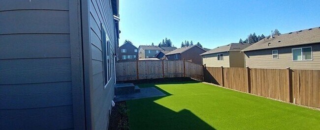Building Photo - Luxurious Home in Lynnwood with 4 bed and ...