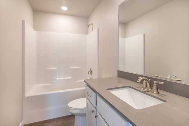 Building Photo - Newer 4 bdrm plus Flex Room Home In Town- 1 Months rent concession!