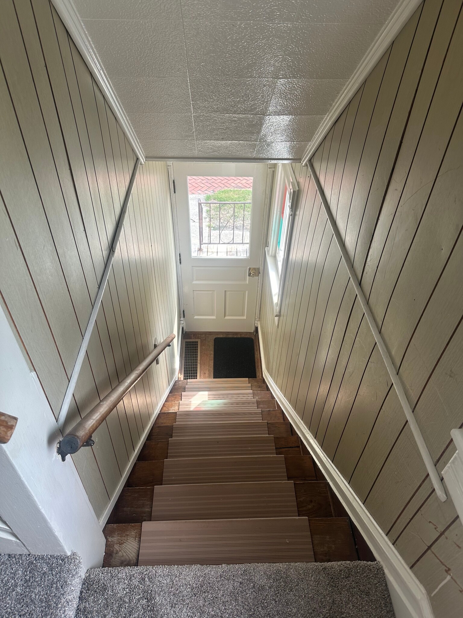 Building Photo - 71 1/2 Flory Ave