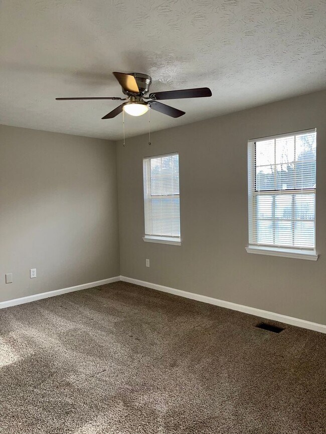 Building Photo - 5882 Sheldon Ct