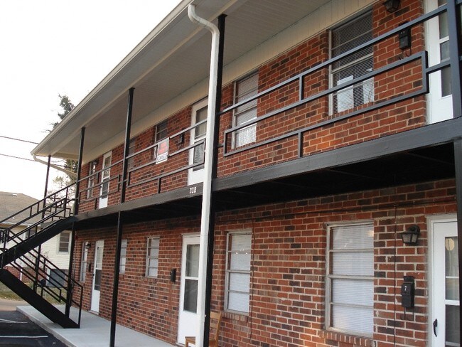 Building Photo - 308 NW Highland Ave
