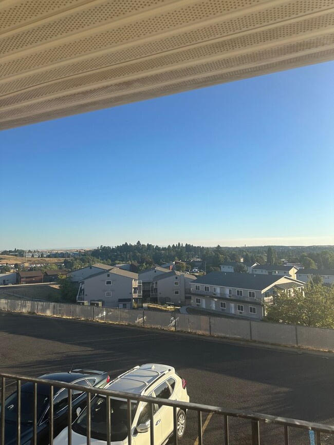 Building Photo - Live in Style and Comfort in this Charming 2-Bedroom Condo!