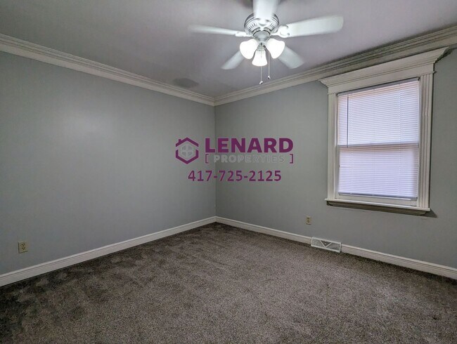 Building Photo - Charming 3-Bedroom Home with Fenced Yard & 2-Car Garage in Springfield