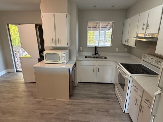 Building Photo - Upstairs Apartment Available-Two Bedroom, One Bath