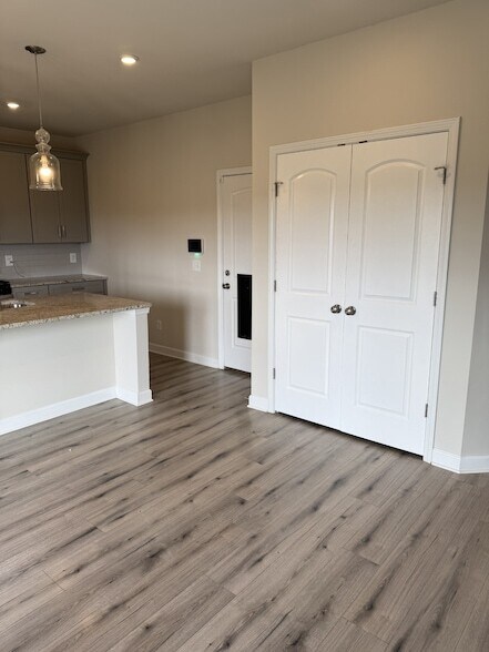 Building Photo - 4417 Hoboken Wy