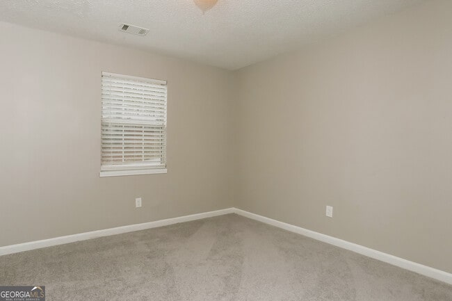Building Photo - 2453 Crestdale Cir SE