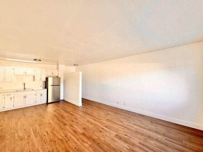 Building Photo - 2718 Cochran Ave