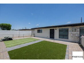 Building Photo - $500 OFF FIRST MONTH'S RENT MOVE IN SPECIAL! Introducing this Comfortable 2/1 Tempe Duplex!