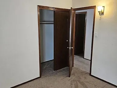 Building Photo - 2528 Landman Dr NE