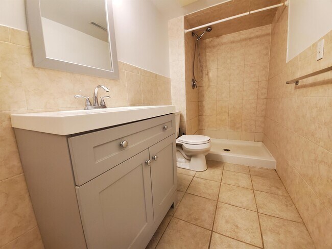 Building Photo - 627 36th St SW