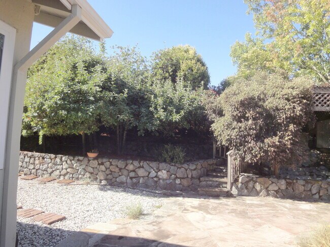 Building Photo - 3 Le Claire Ct