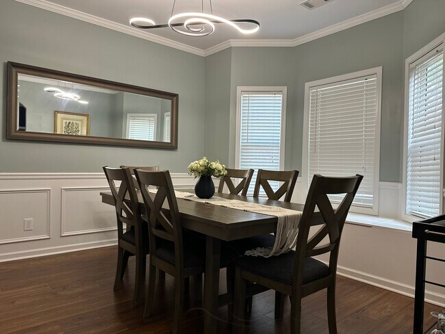 Building Photo - 2642 Dayview Ln