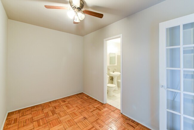 Building Photo - Spacious & Bright Junior 1 Bedroom at River Place East