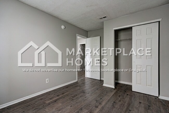Building Photo - 2108 Bridlewood Dr