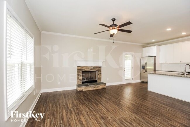 Building Photo - 28 E Newnan Rd