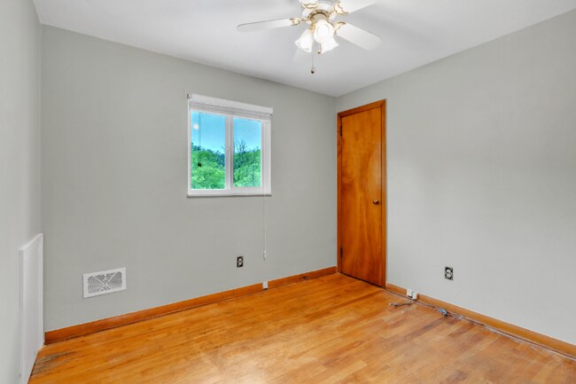 Building Photo - 5830 Saltsburg Rd