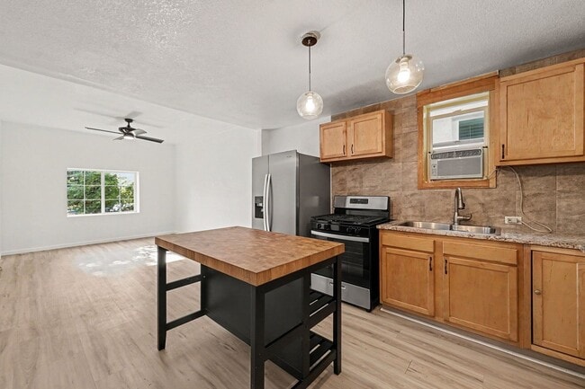Building Photo - 3537 Lipan St