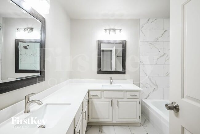 Building Photo - 804 Courson Dr