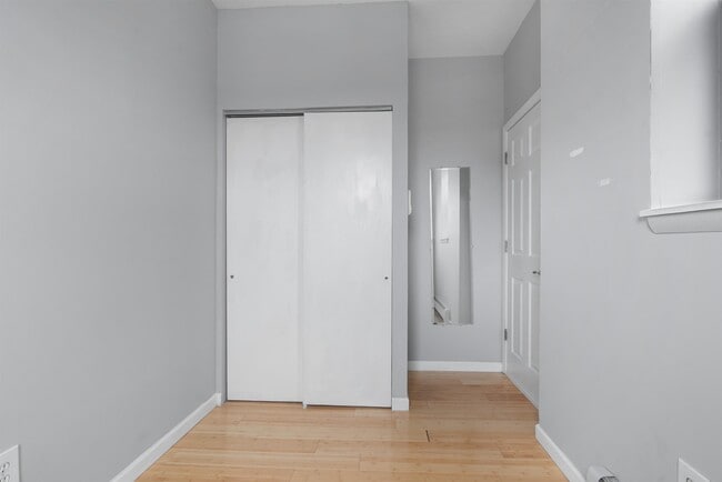 Building Photo - 809 Park Ave