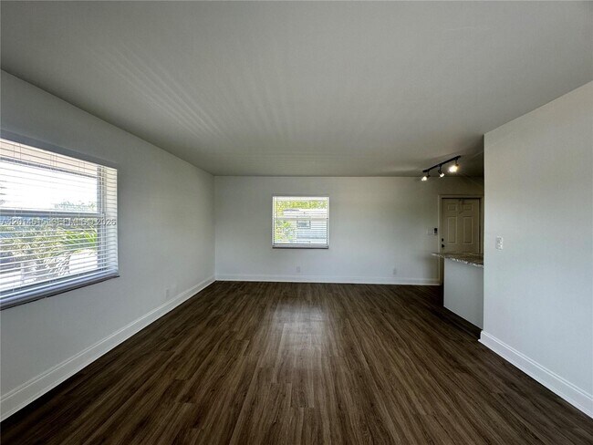 Building Photo - 1413 N Dixie Hwy