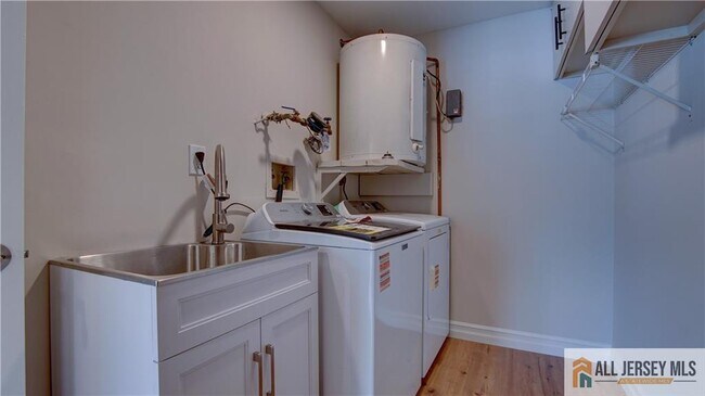 Building Photo - 16A Alexander Hamilton Ct