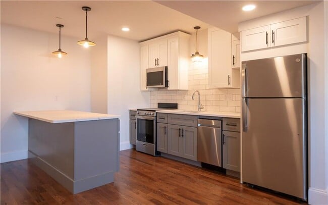 Primary Photo - 15 Cranston Ave