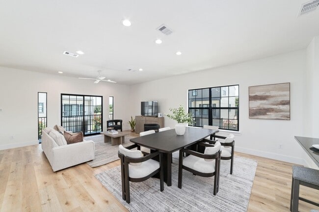 Building Photo - 11925 N Hoa Sen Cir