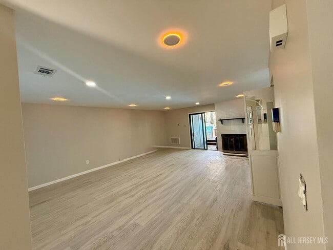 Building Photo - 1502 Bromley Estate