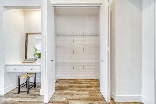 Building Photo - D62