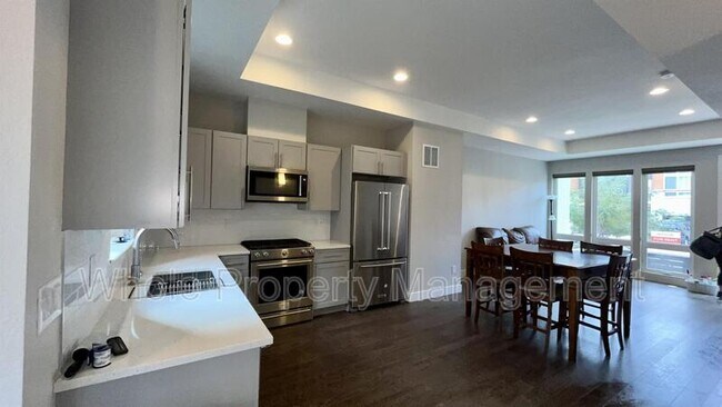 Building Photo - 2870 W Parkside Pl