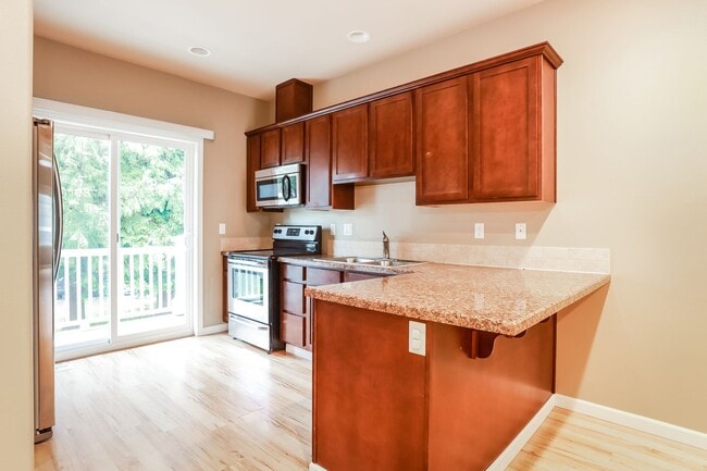 Building Photo - Bright and inviting townhome located in a charming community in Mountlake Terrace.