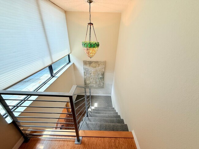 Building Photo - Huge Loft-Style 1 bed 1.5 Bath for Rent in...