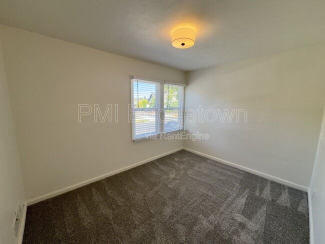 Building Photo - 5420 NE 13th Ave