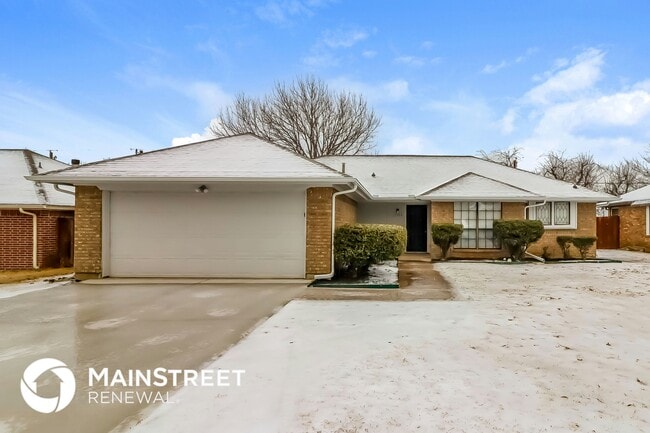 Building Photo - 1104 Chapel Hill Dr