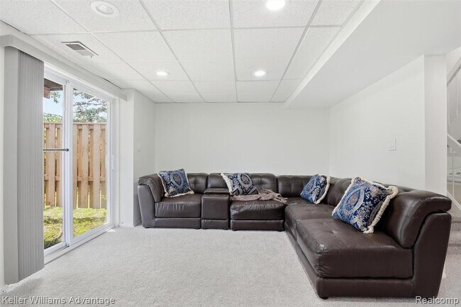Building Photo - 5271 Wright Way E