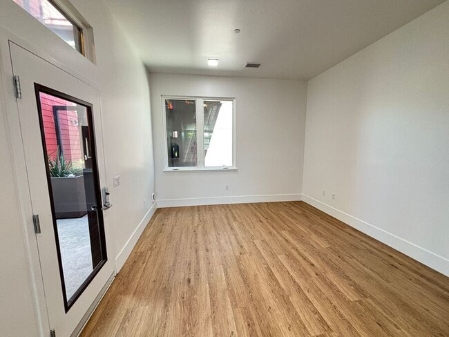 Building Photo - 1549 32nd St