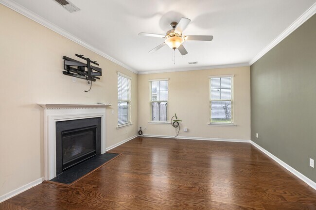 Building Photo - 865 Cormier Dr