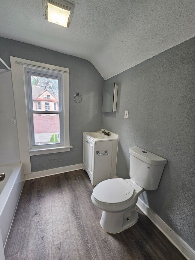Building Photo - There is a $25 fee per application and eve...