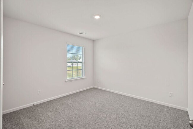 Building Photo - 171 Old Home Rd