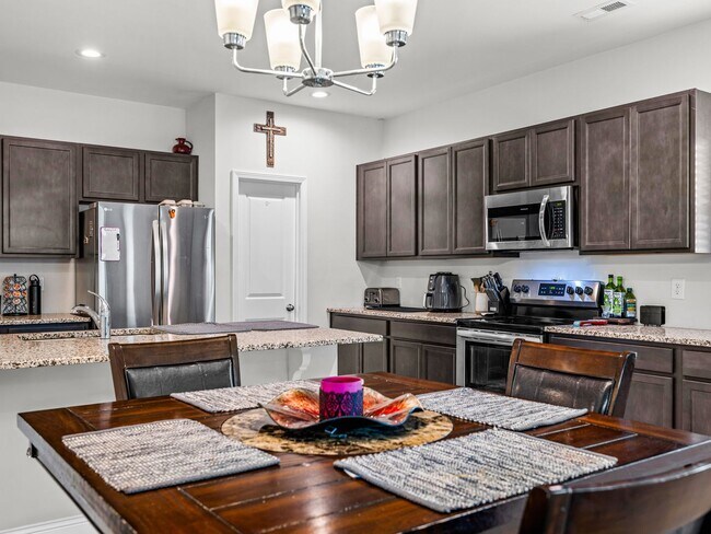 Building Photo - Towne Pointe Community