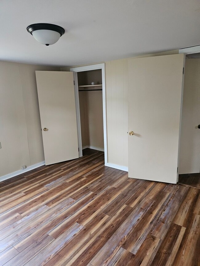 Building Photo - 2BR Remodeled House Hollidaysburg