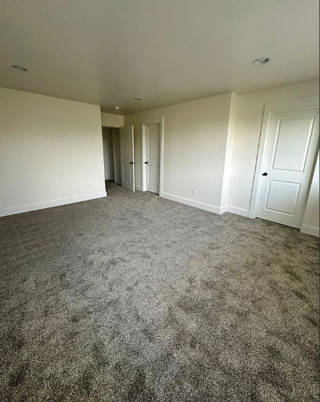 Building Photo - 4 Bedroom Townhome for Rent in Bozeman