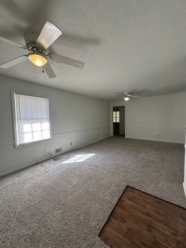 Building Photo - Move-in ready 3 bedroom, 2 bath brick home...