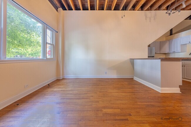 Building Photo - 2955 N Spaulding Ave